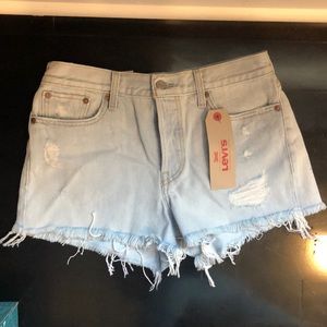 LEVIS LIGHT-WASH WEDGIE CUTOFFS 29